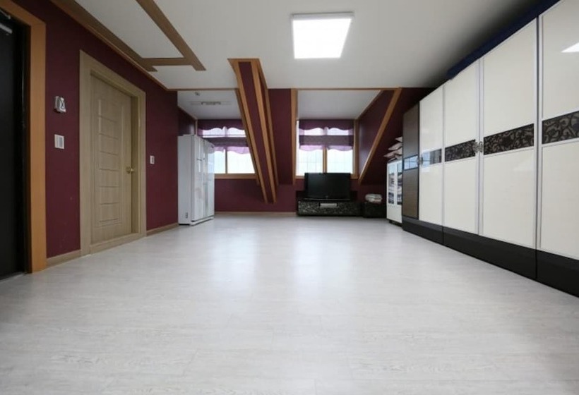 Boryeong Haebaragi Pension