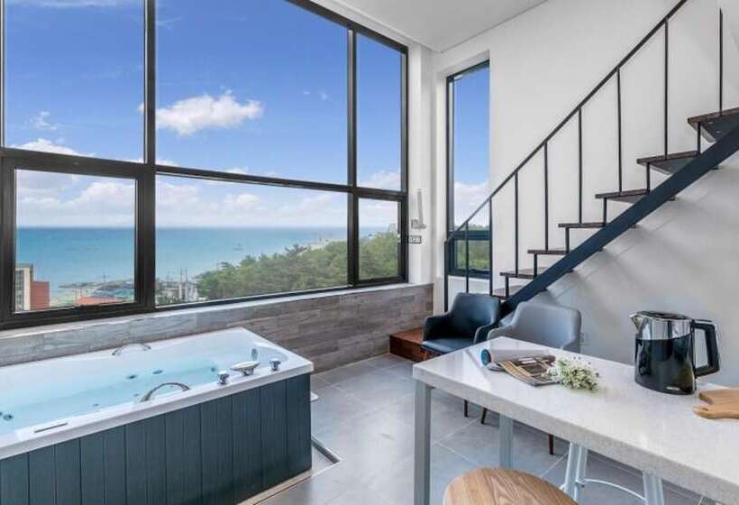 펜션 Gangleung Laimbichipensyeon