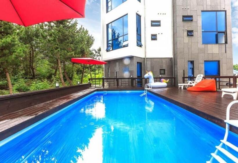 펜션 Gangleung Laimbichipensyeon