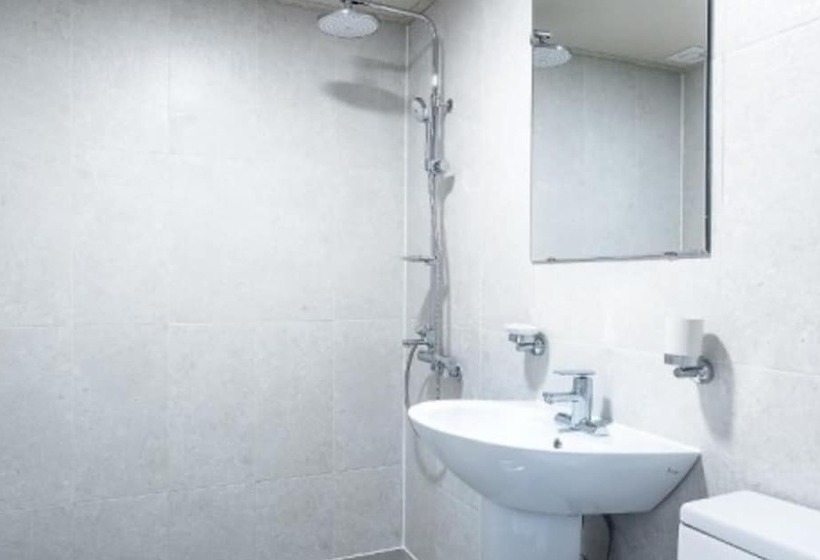 펜션 Gangleung Laimbichipensyeon