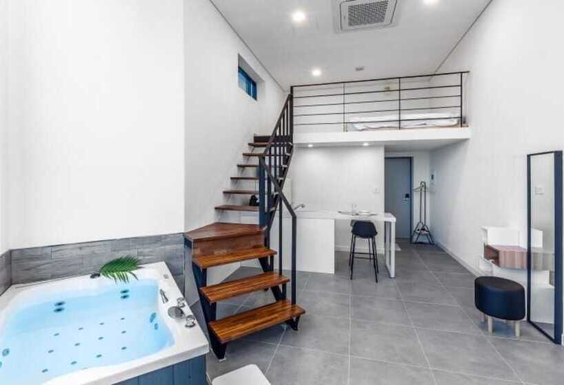 펜션 Gangleung Laimbichipensyeon