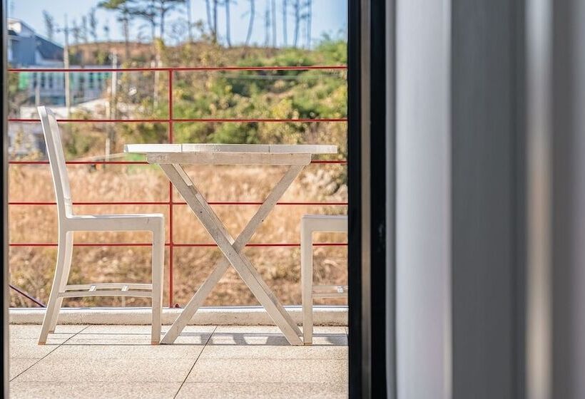 Gangneung Lacblanc Pension