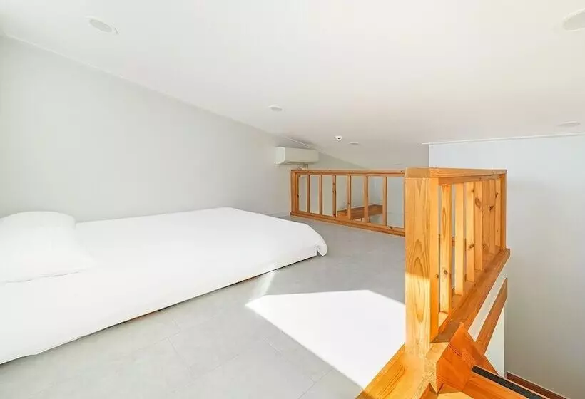 Gangneung Lacblanc Pension