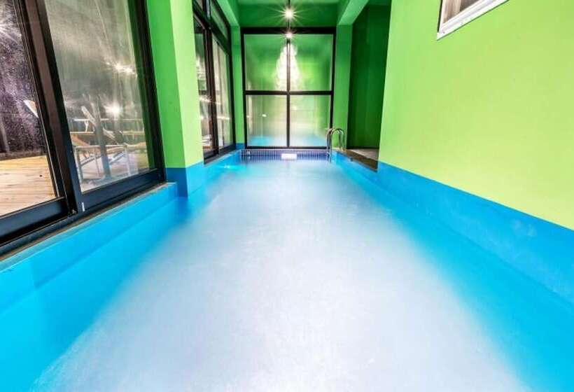 Gapyeong 4u Poolvilla & Spa Pension