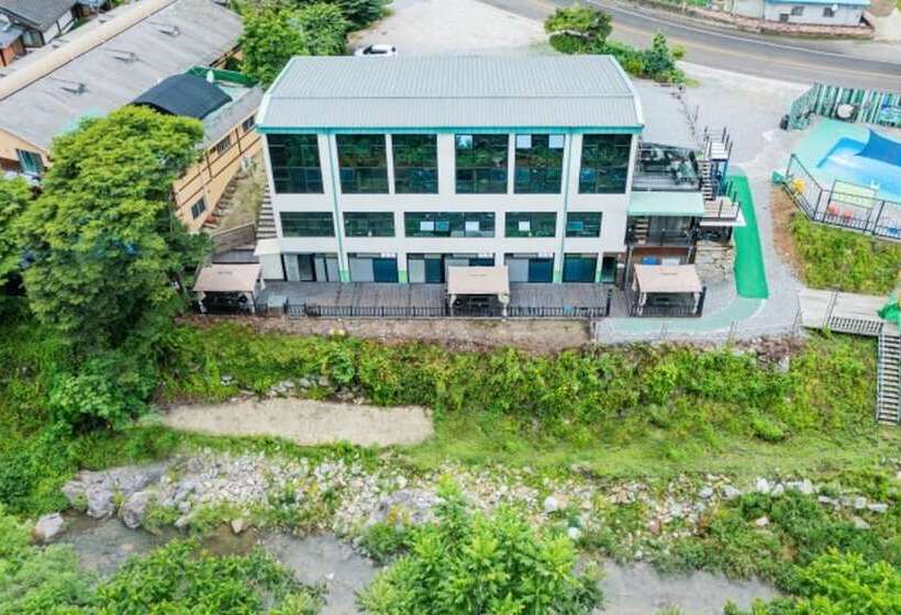 Gapyeong 4u Poolvilla & Spa Pension