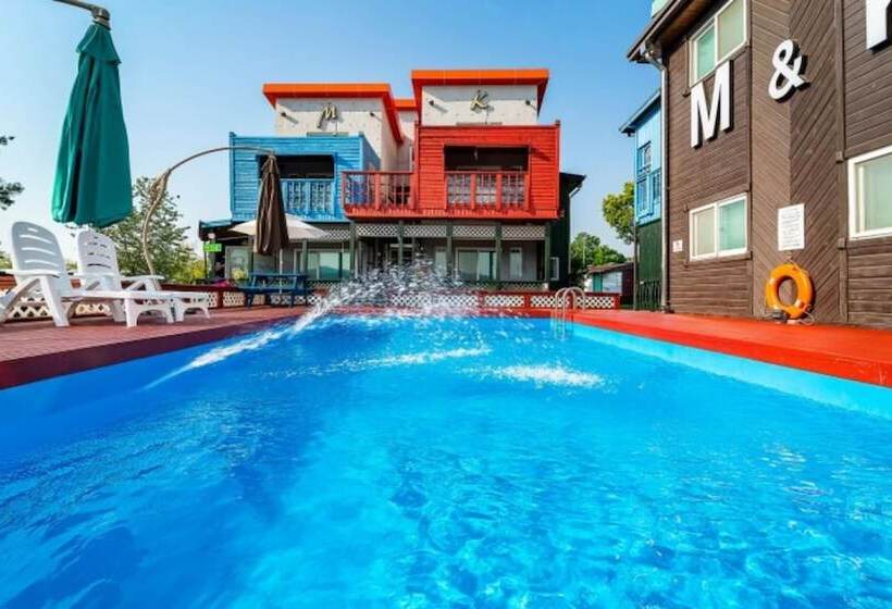 Gyeongju M And K Pool Villa Pension
