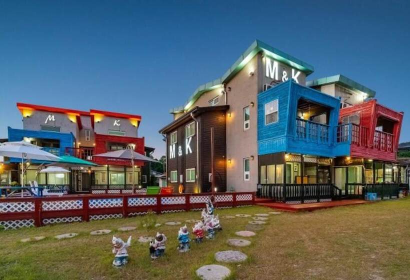 Gyeongju M And K Pool Villa Pension