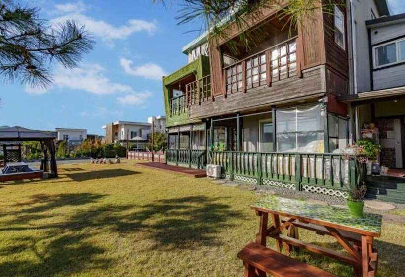 Gyeongju M And K Pool Villa Pension