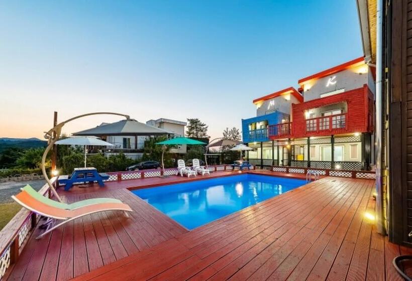 Gyeongju M And K Pool Villa Pension