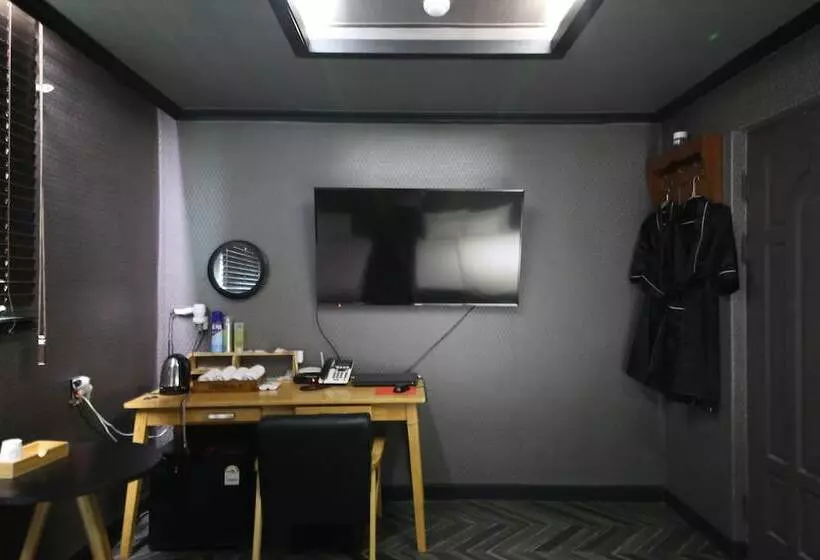 H Motel