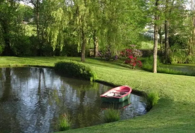 Hotelli Chambres Dhôtes Au Château De Vernières