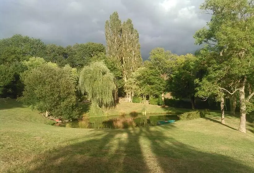 Hotelli Chambres Dhôtes Au Château De Vernières