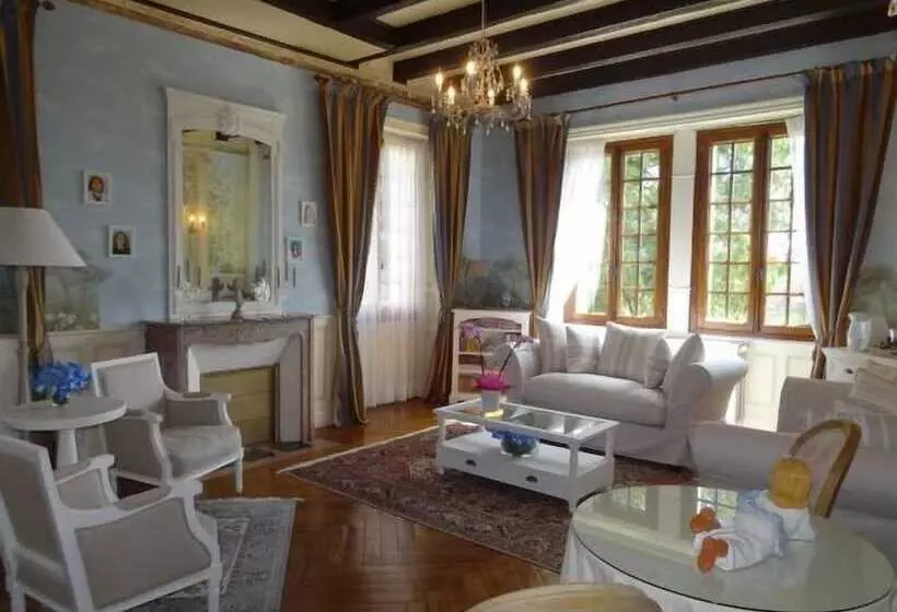 Hotelli Chambres Dhôtes Au Château De Vernières