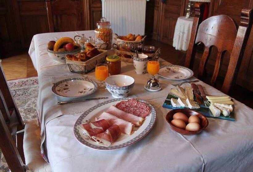 Отель Chambres Dhôtes Au Château De Vernières