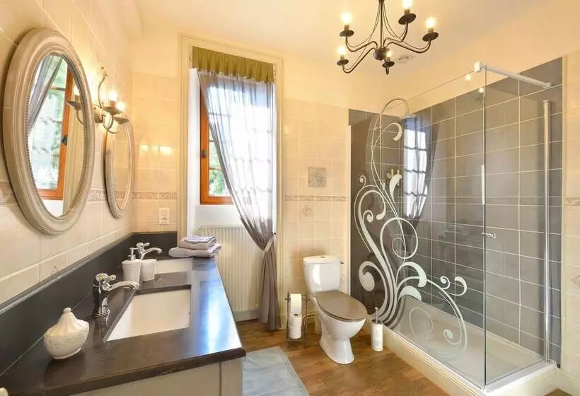 Hotelli Chambres Dhôtes Au Château De Vernières