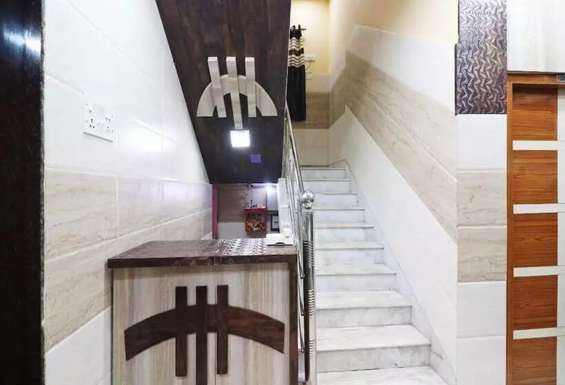 هتل Goroomgo Sanjoy Guest House Ruby Tagore Park Kolkata