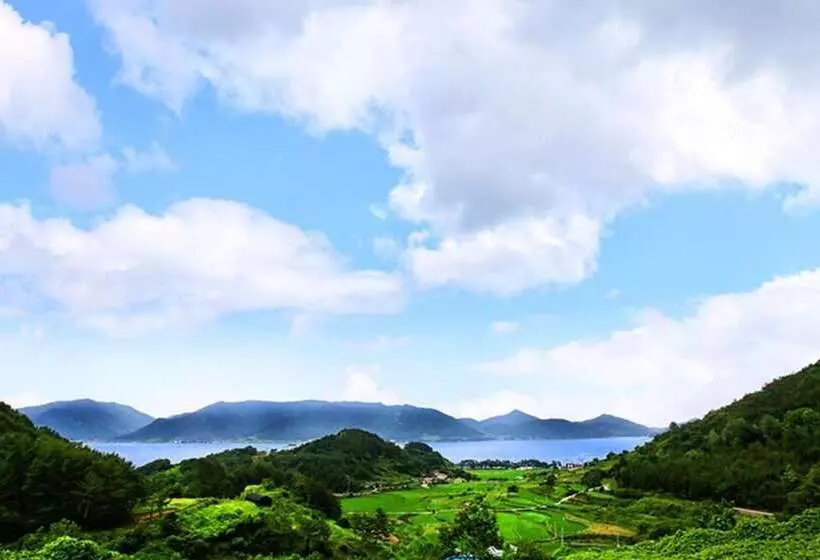 Namhae Baramkkot Pension