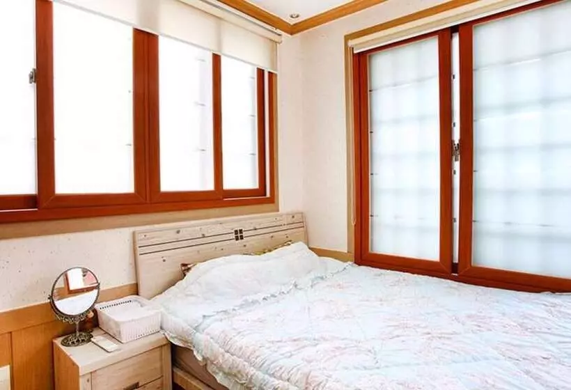 Namhae Baramkkot Pension
