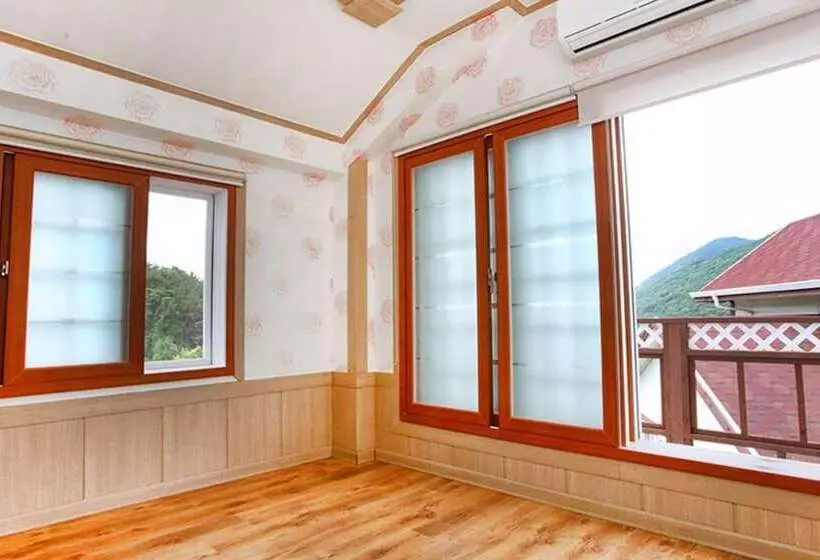 Namhae Baramkkot Pension