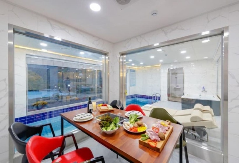 Pensione Wonju Zelkova 480 Pool Villa