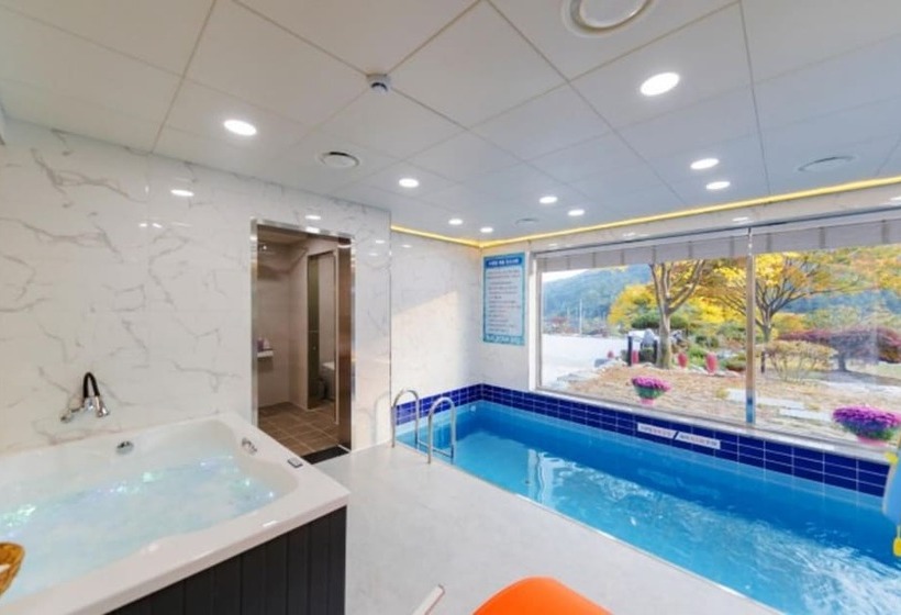 Pensione Wonju Zelkova 480 Pool Villa