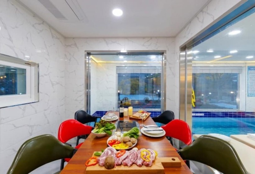 Pensione Wonju Zelkova 480 Pool Villa