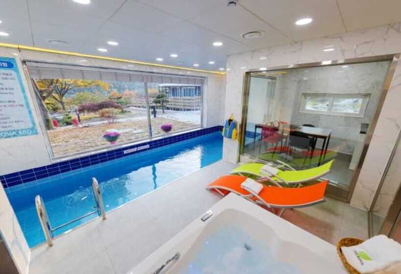 Pensione Wonju Zelkova 480 Pool Villa