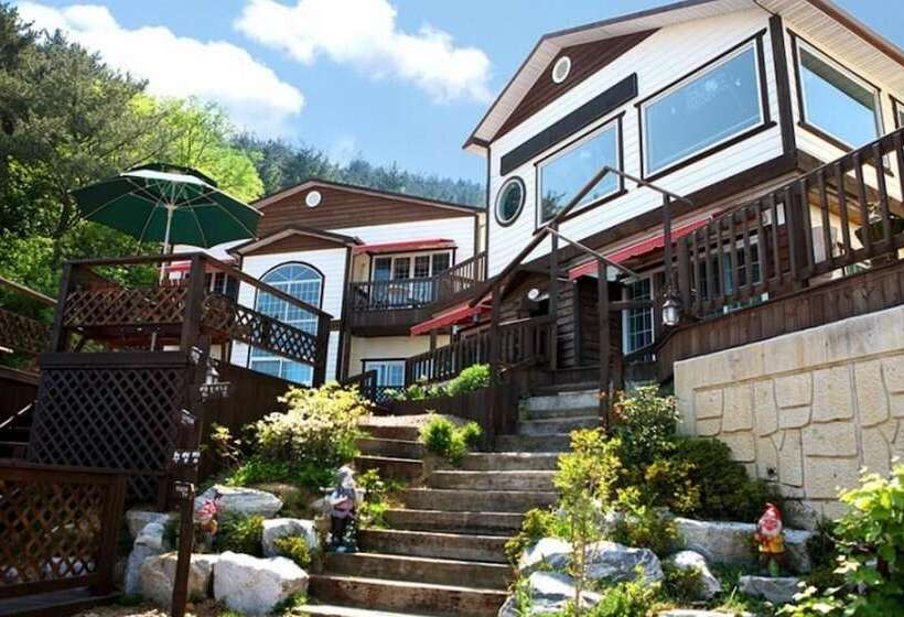 Yeongdeok Hill Pine Pension