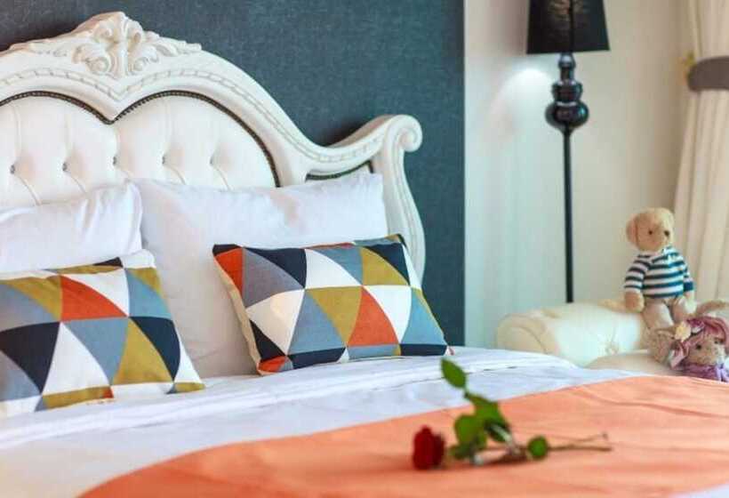 Castles Pebble Beach Pension