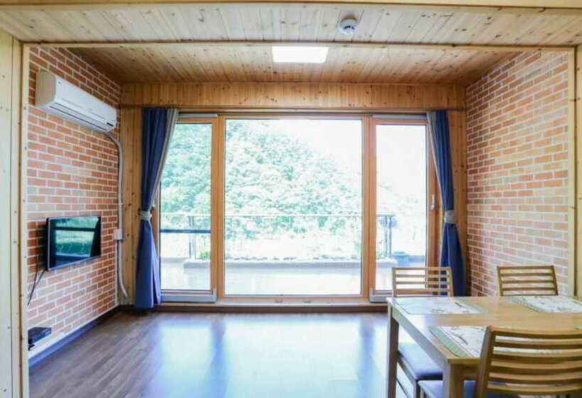 Danyang Kkottteuran Pension