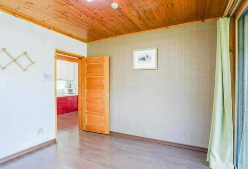 Danyang Kkottteuran Pension