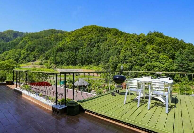 Danyang Kkottteuran Pension