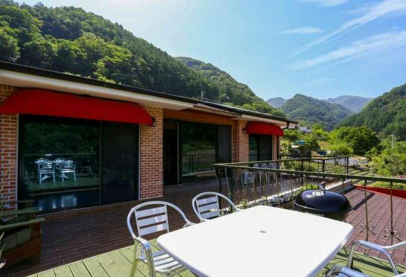 Danyang Kkottteuran Pension