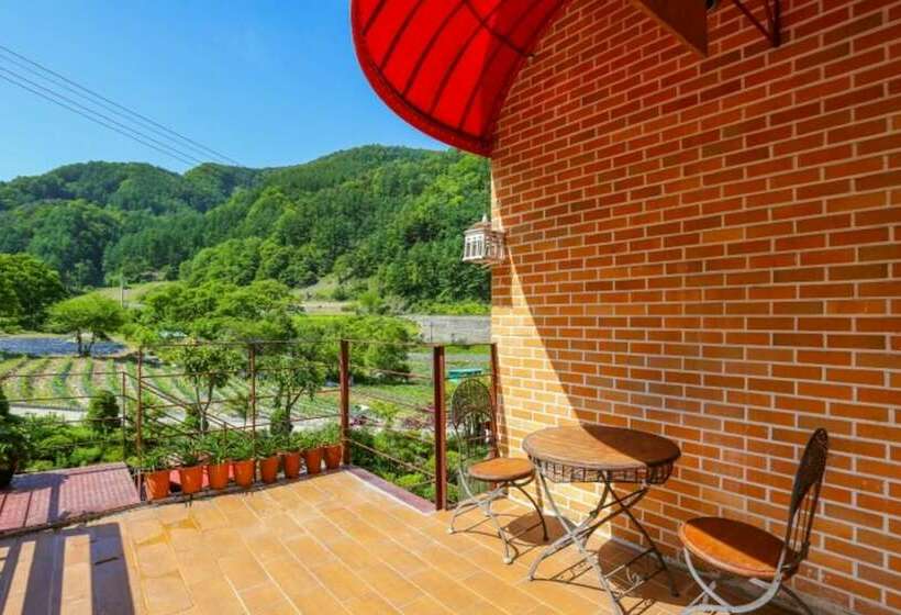 Danyang Kkottteuran Pension