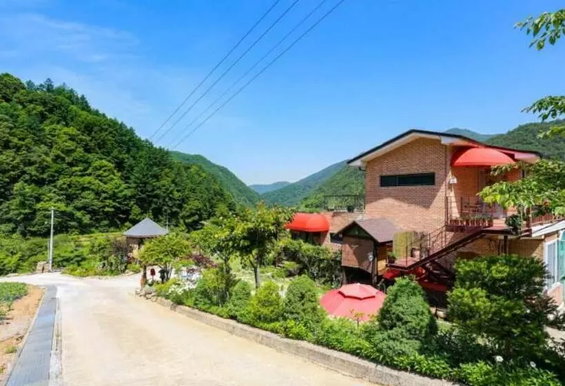 Danyang Kkottteuran Pension