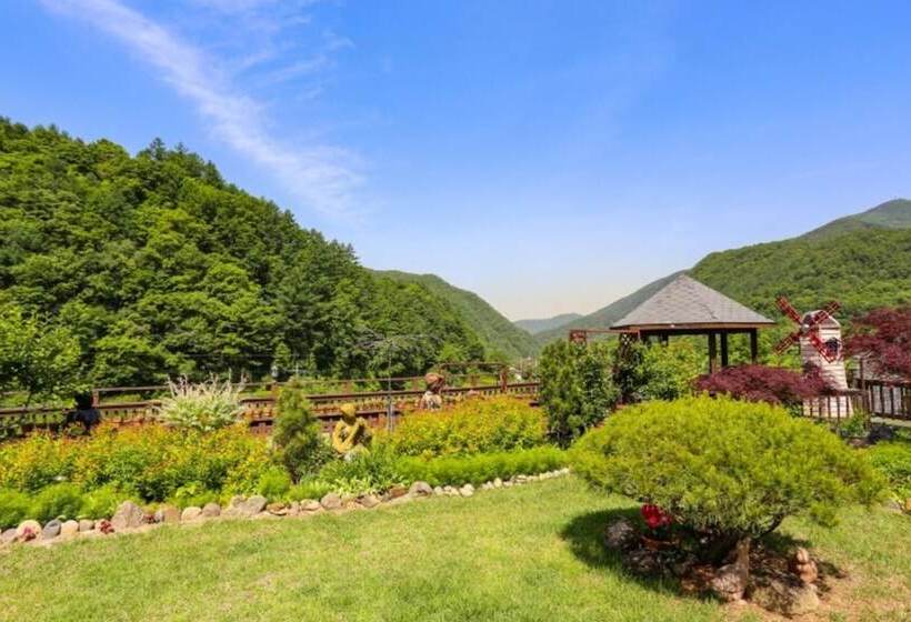 Danyang Kkottteuran Pension