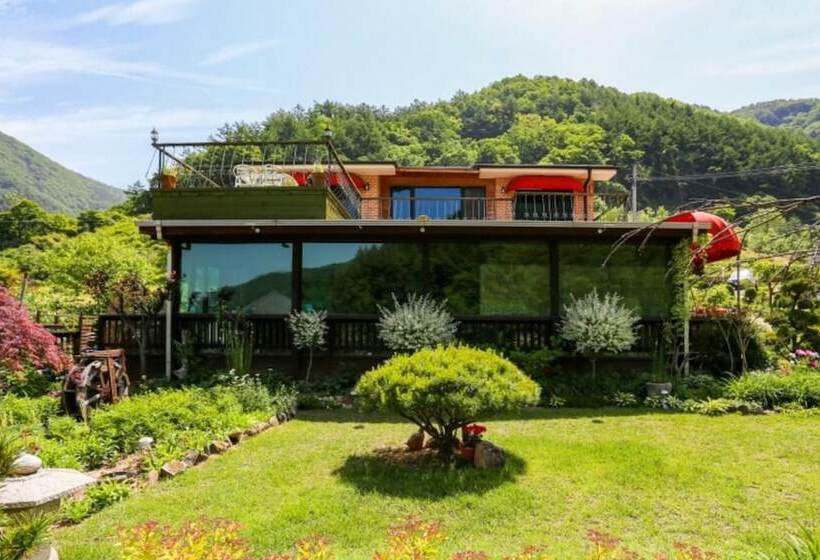 Danyang Kkottteuran Pension