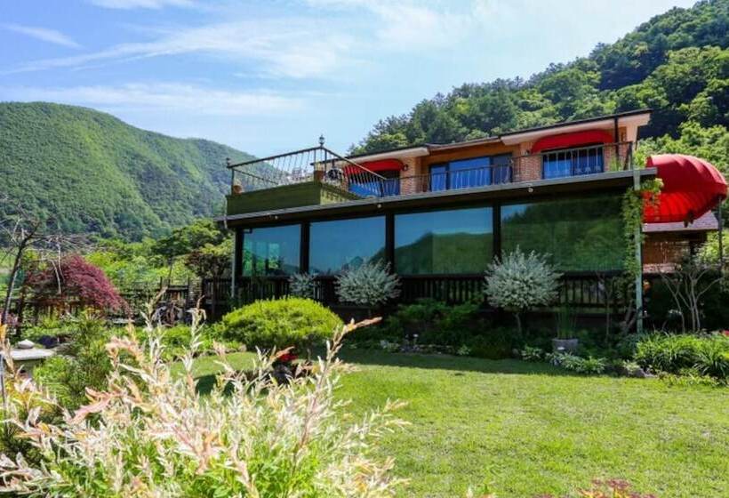 Danyang Kkottteuran Pension