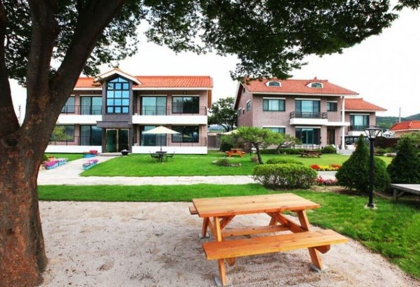 Gyeongju Bomunnamchon Pension
