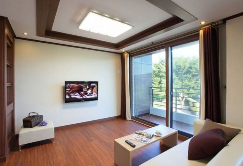 Gyeongju Bomunnamchon Pension