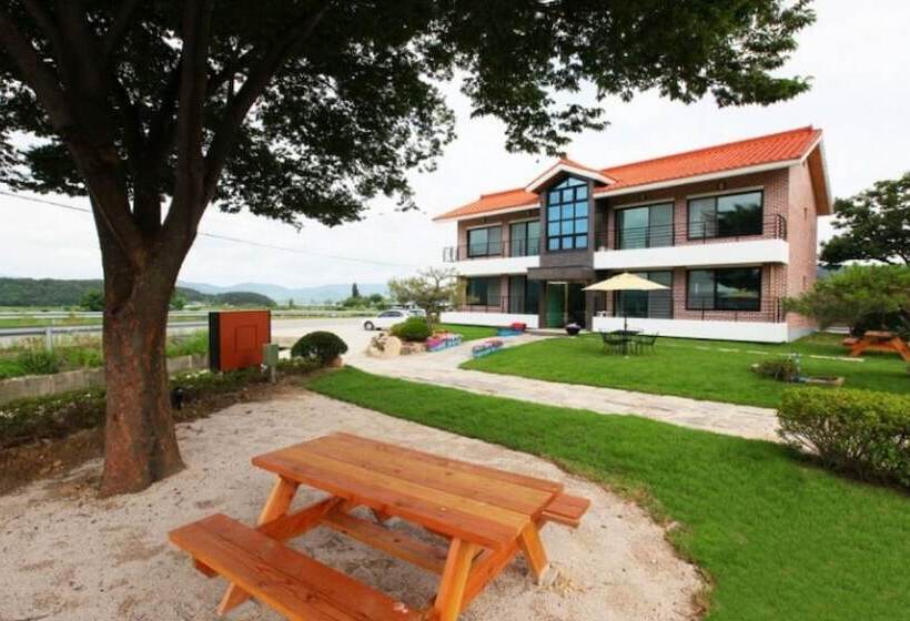 Gyeongju Bomunnamchon Pension