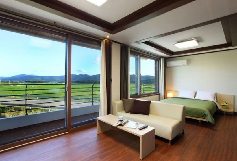 Gyeongju Bomunnamchon Pension