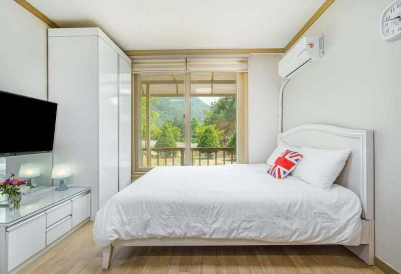 Hongcheon Deopyeonhan Pension