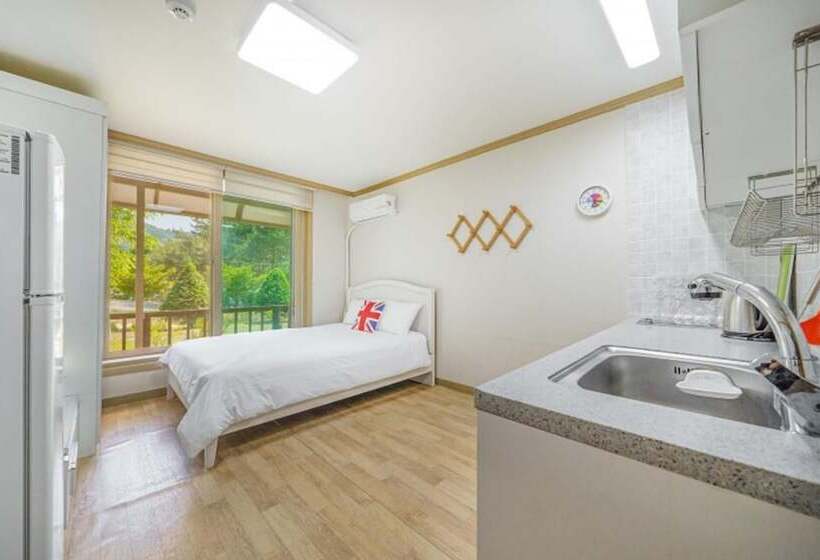 Hongcheon Deopyeonhan Pension