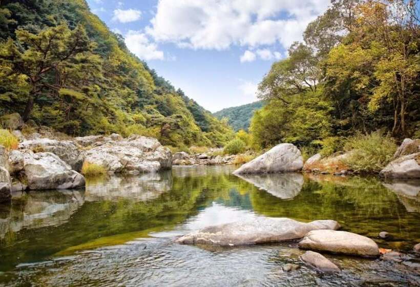 Muju Heukjip Jeongwon Pension