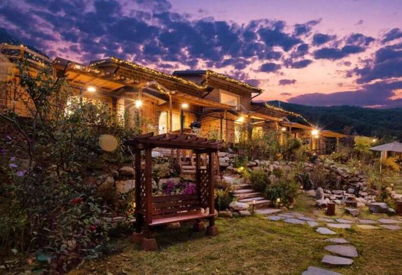 Muju Heukjip Jeongwon Pension