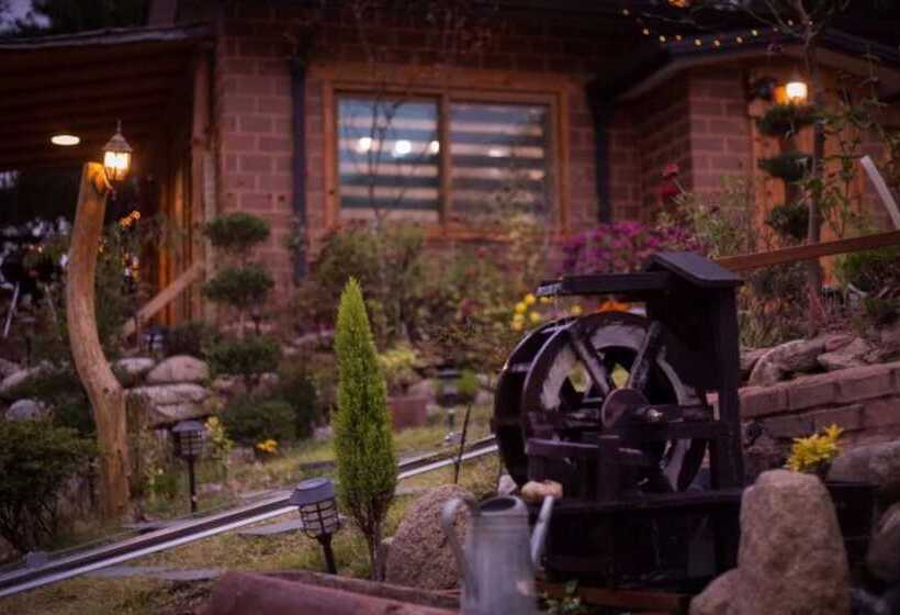 Muju Heukjip Jeongwon Pension