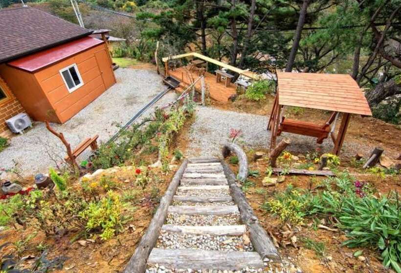 Muju Heukjip Jeongwon Pension