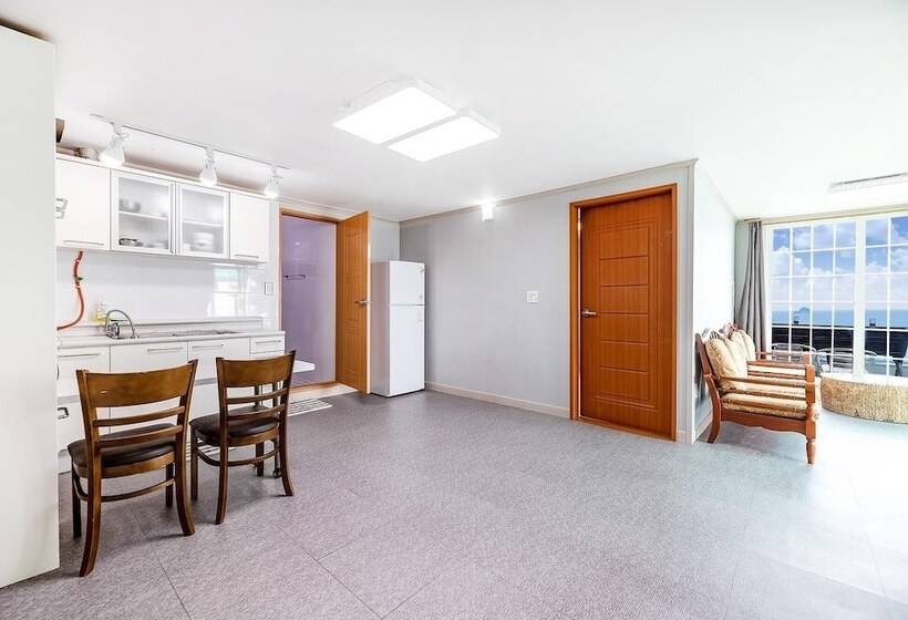 Namhae Baramundeok Pension