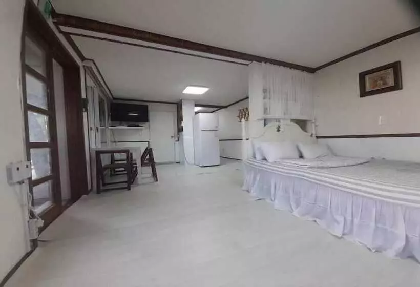 Namhae Baramundeok Pension